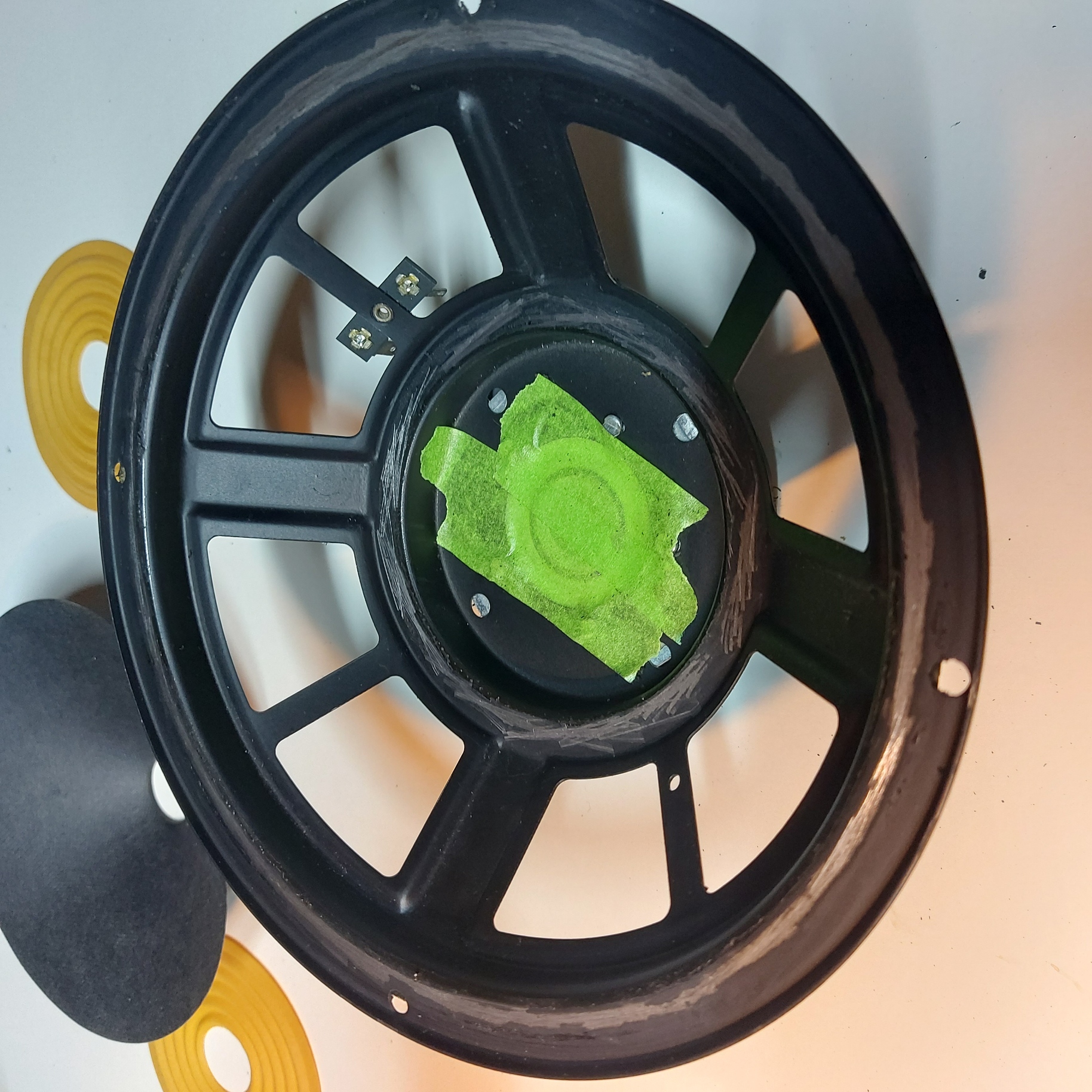 Infinity hangszóró váz maszkolva javításhoz